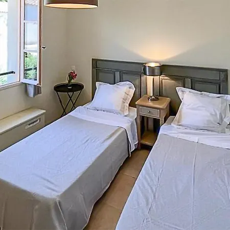Feriehus Cozy In Saint-laurent-de-la-ca With Wifi