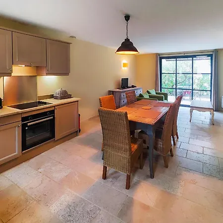 2 Bedroom Lovely In Saint-laurent-de-la-ca