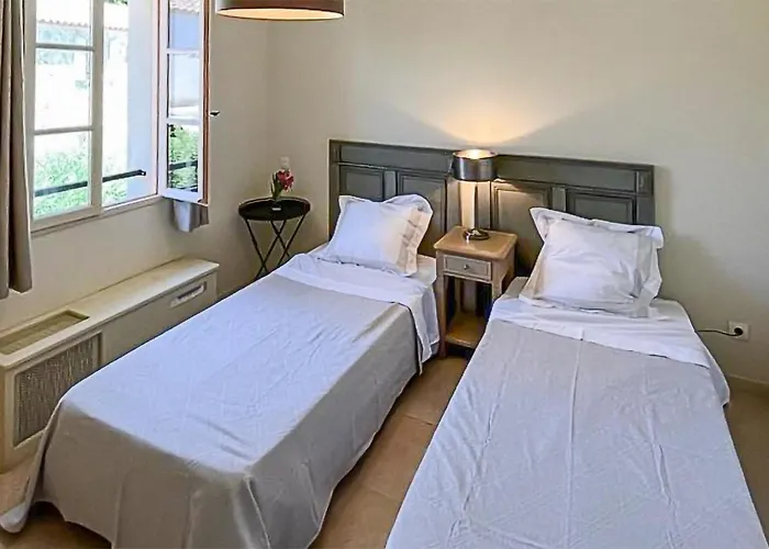 Дом отдыха 2 Bedroom Lovely In Saint-laurent-de-la-ca
