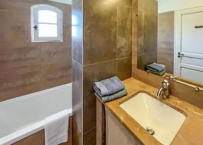 Дом отдыха 2 Bedroom Lovely In Saint-laurent-de-la-ca Saint-Laurent-de-la-Cabrerisse