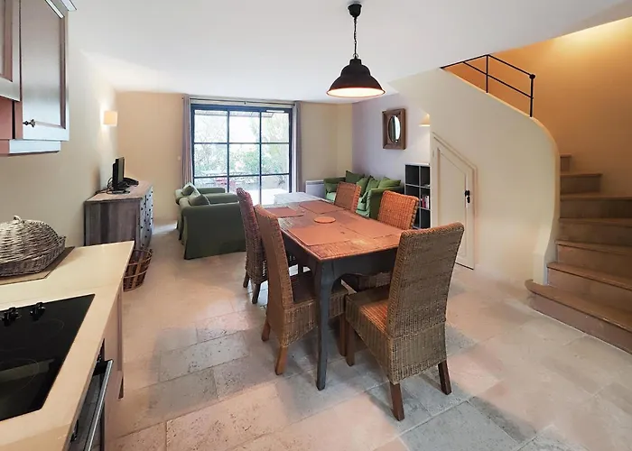 Дом отдыха 2 Bedroom Lovely In Saint-laurent-de-la-ca *