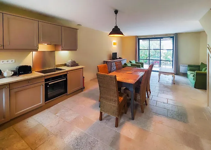 2 Bedroom Lovely In Saint-laurent-de-la-ca